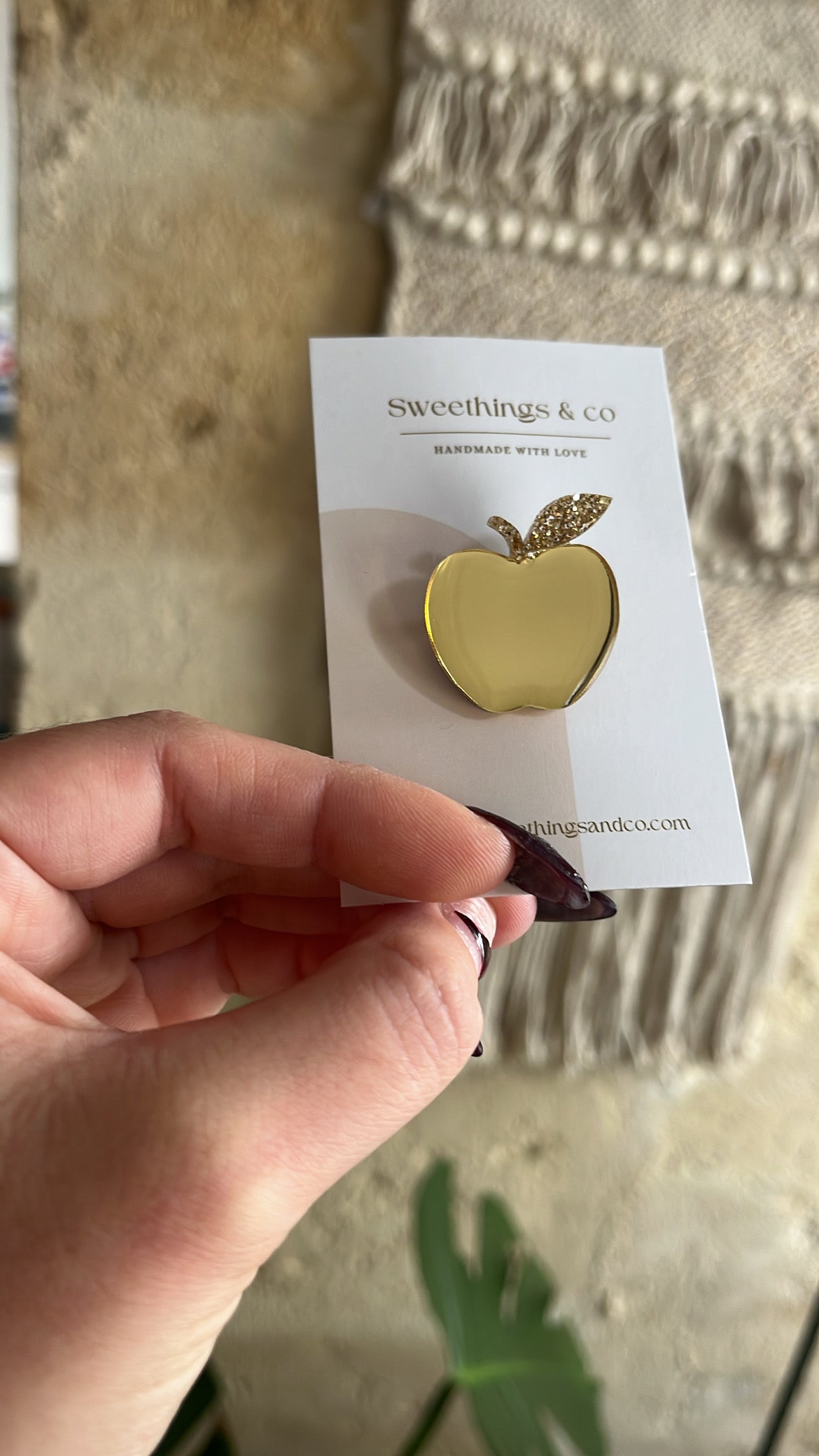 Broche poétique pomme