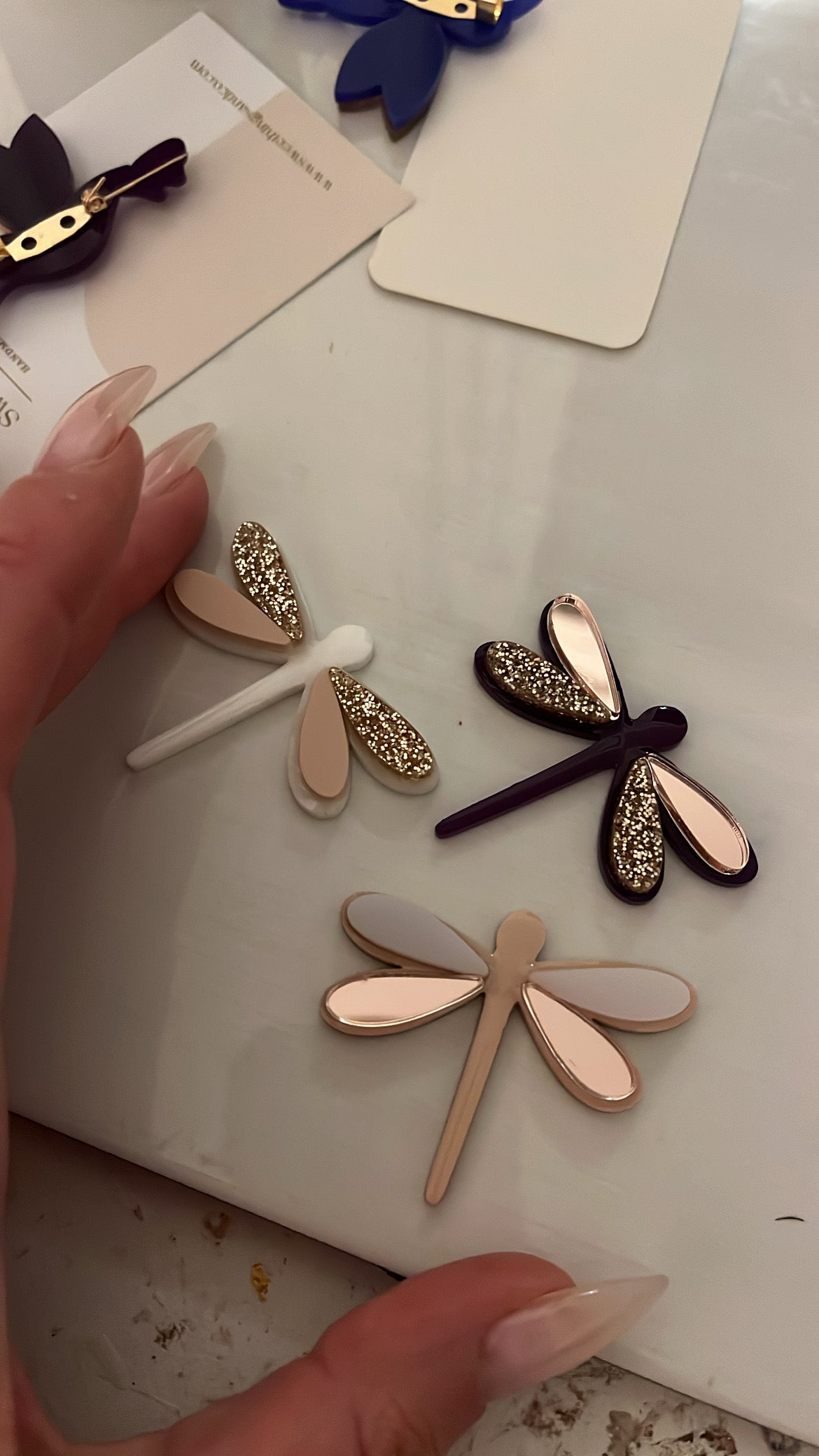 Broche poétique libellule