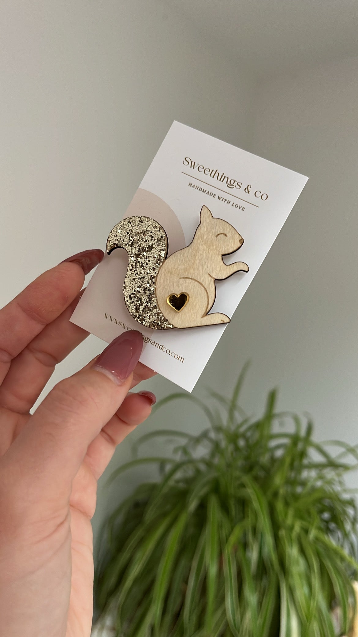 Broche poétique écureuil