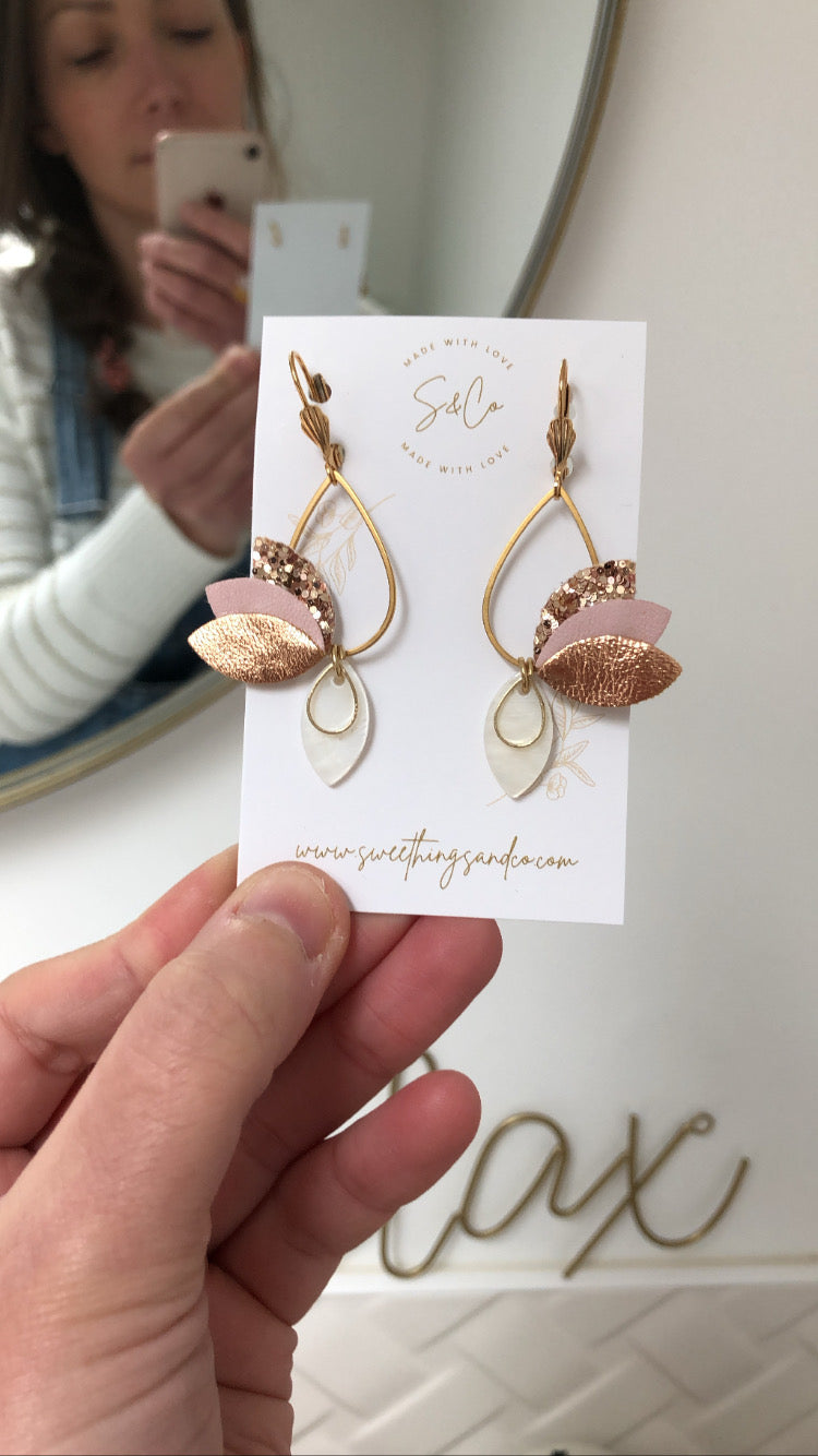 Boucles d'oreilles JASMINE NACRE