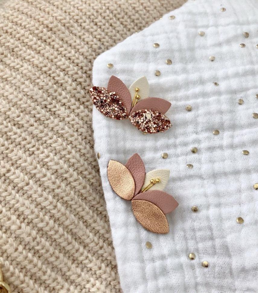 Broche poétique florale (couleurs au choix)