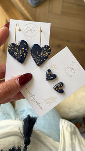 Puces d'oreilles Cœur ♡ Bleu marine éclats d’or
