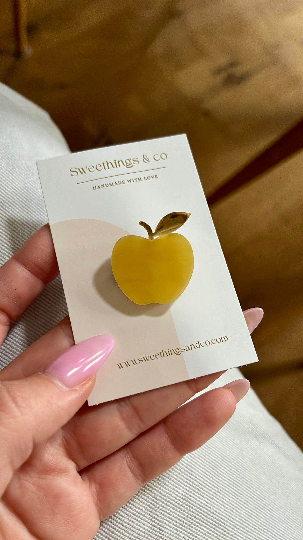 Broche poétique pomme