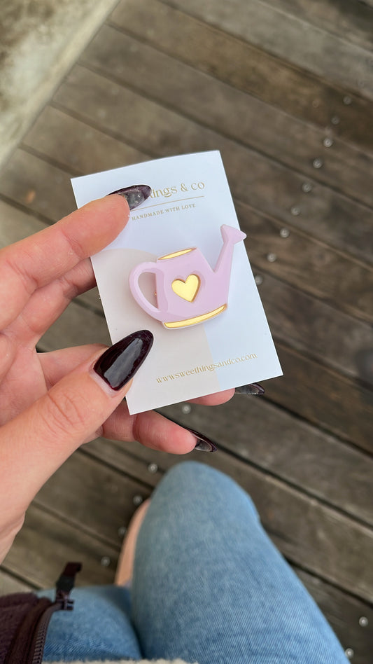 Broche arrosoir doré ou rose gold