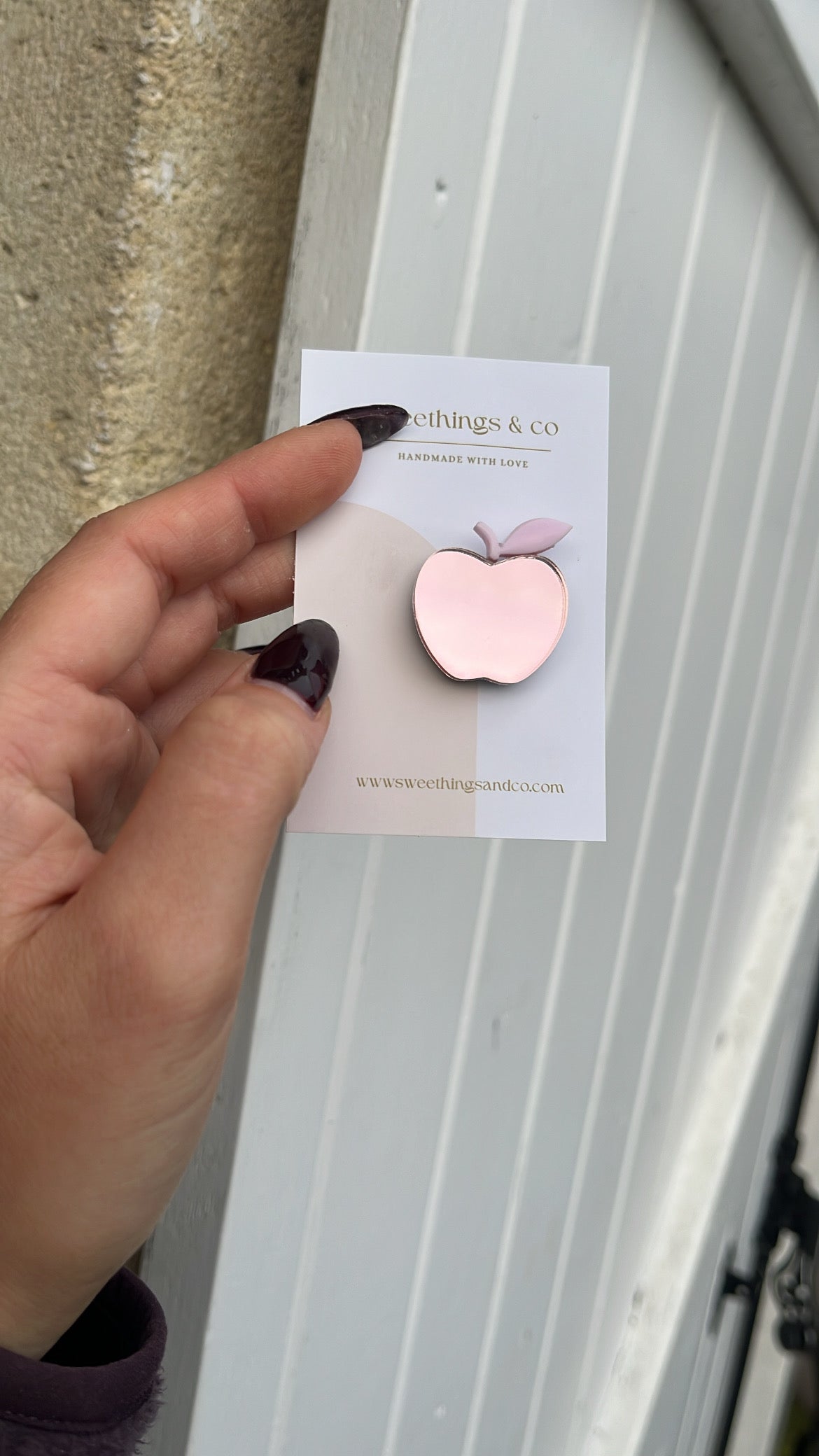 Broche poétique Pomme