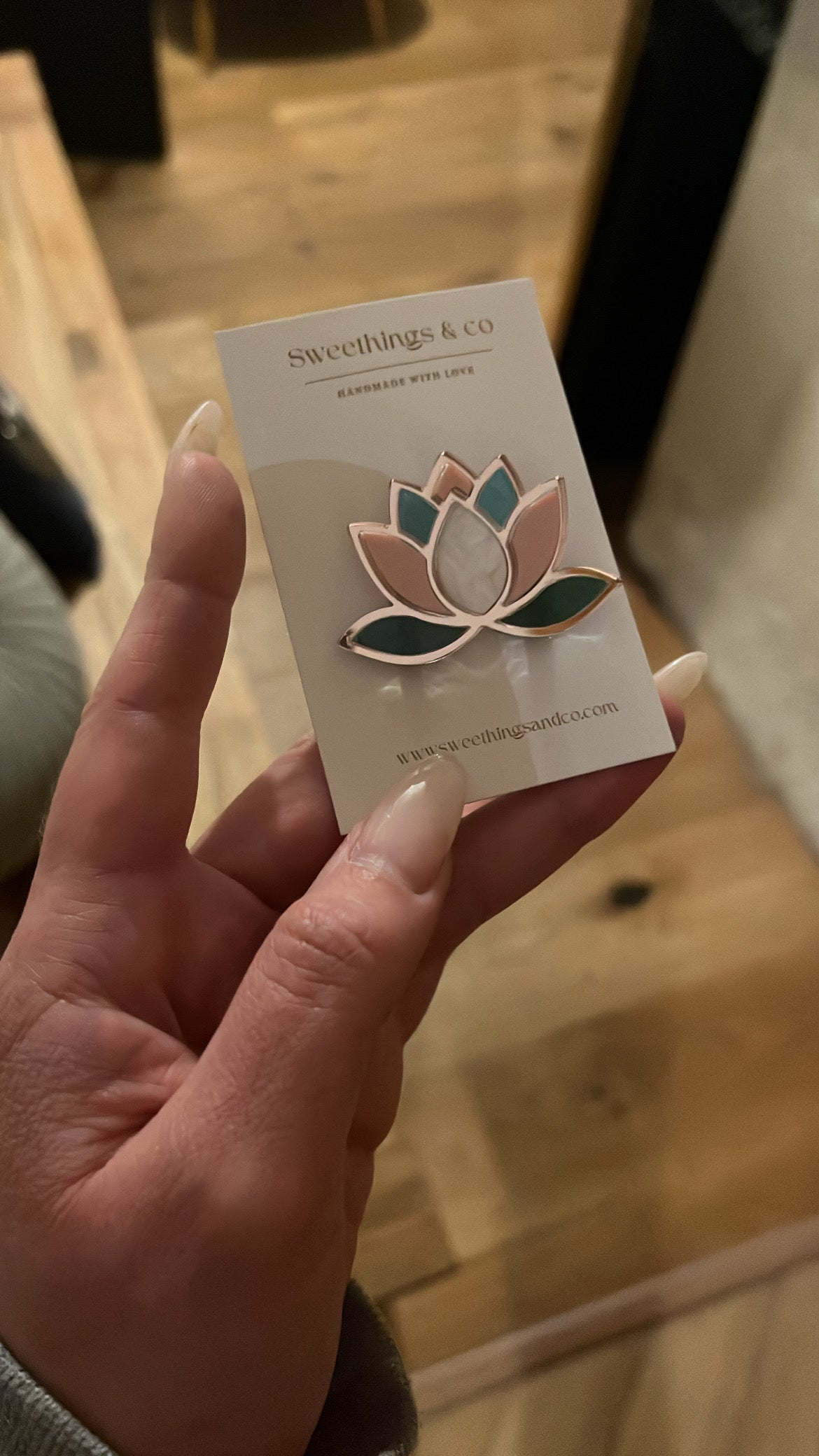 Broche poétique lotus
