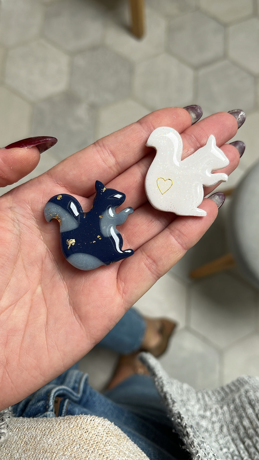 Broche poétique écureuil blanc