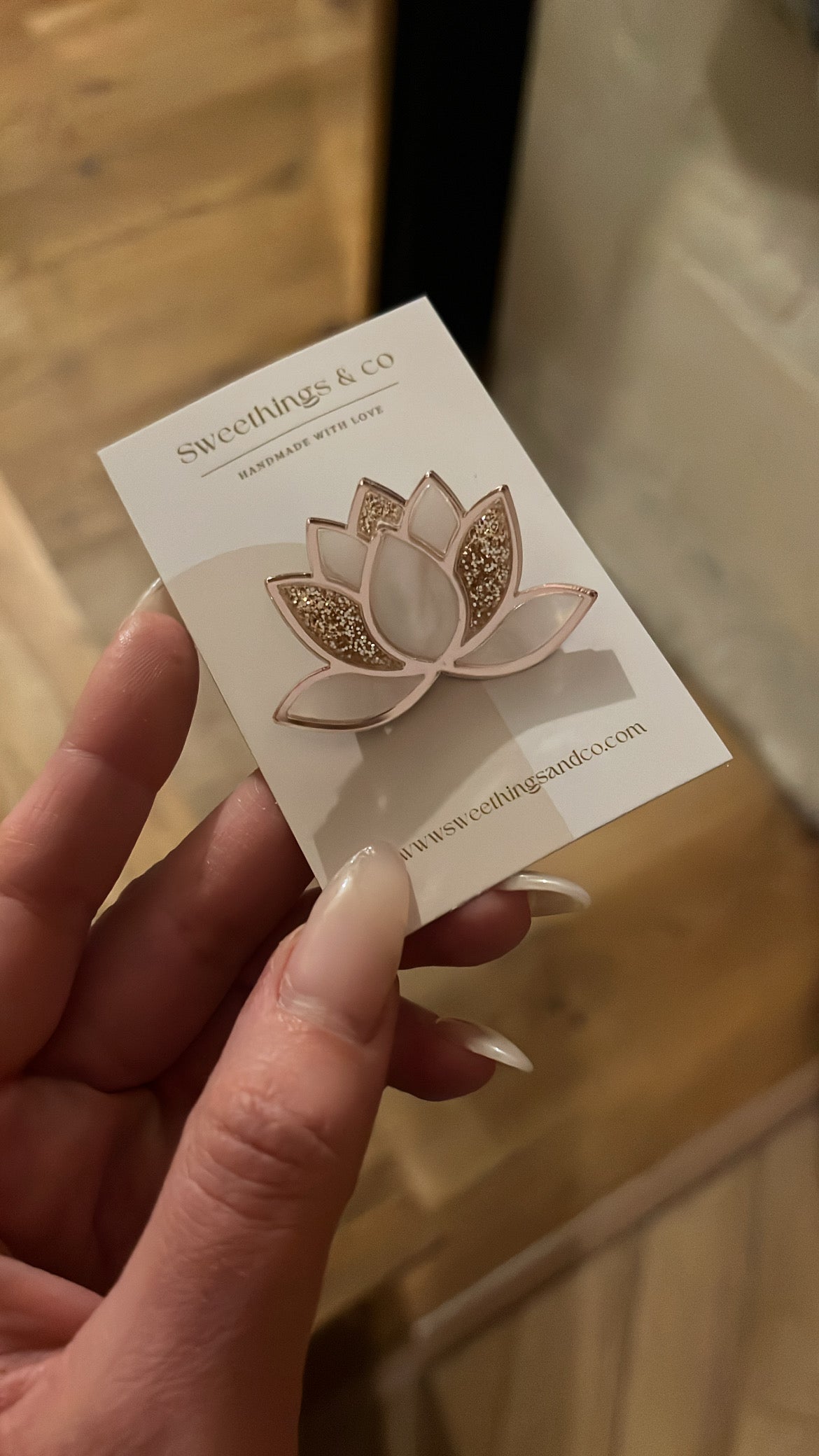 Broche poétique lotus