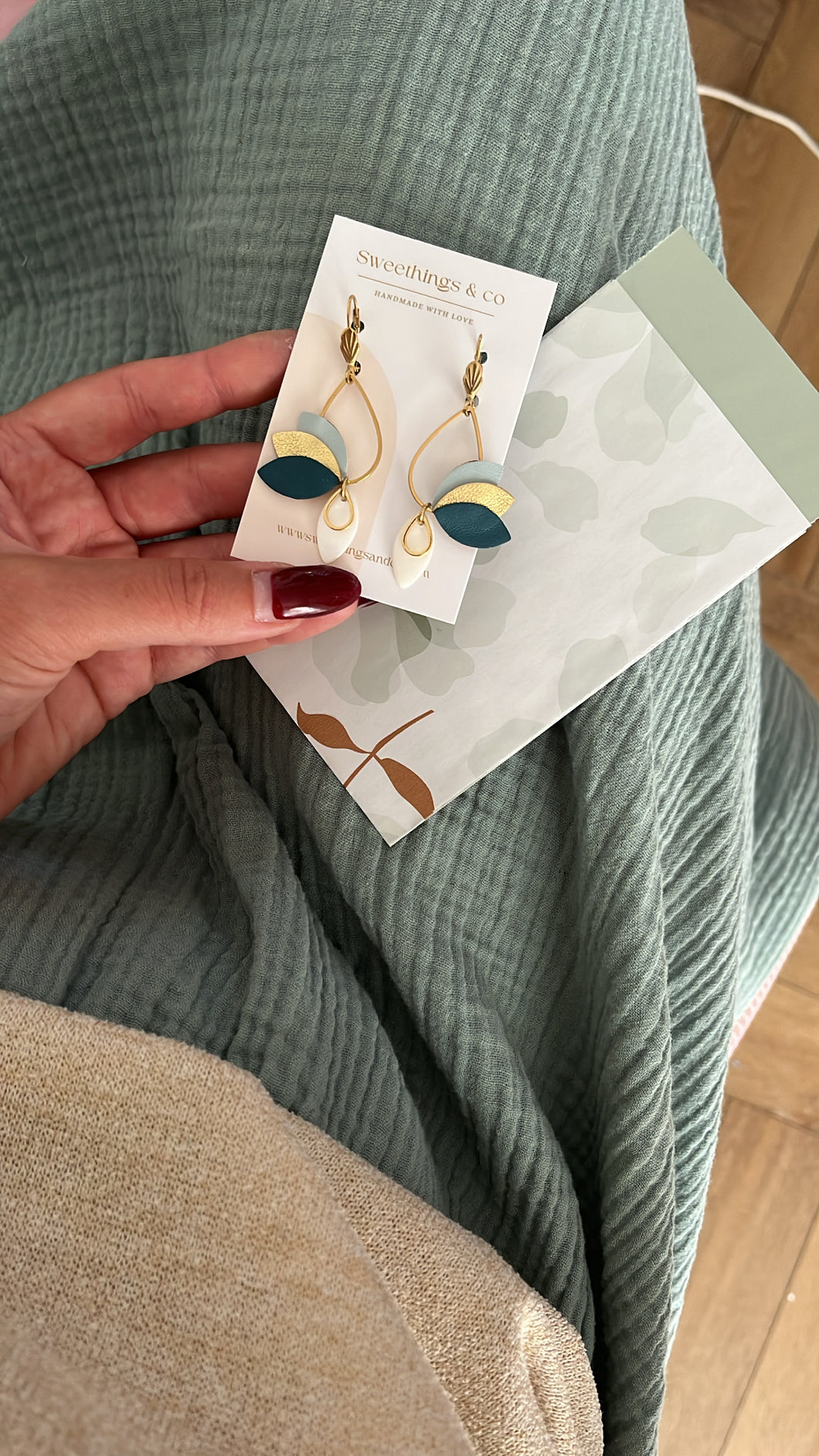 Boucles d'oreilles JASMINE NACRE