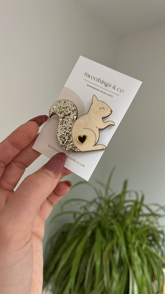 Broche poétique écureuil