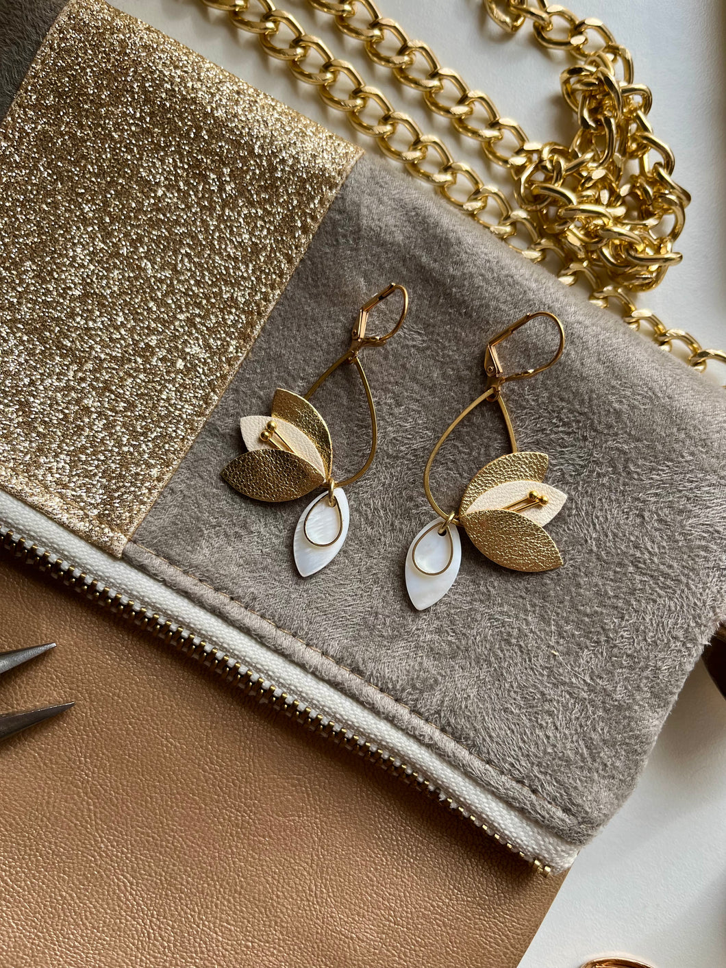 Boucles d'oreilles LEONORE NACRE