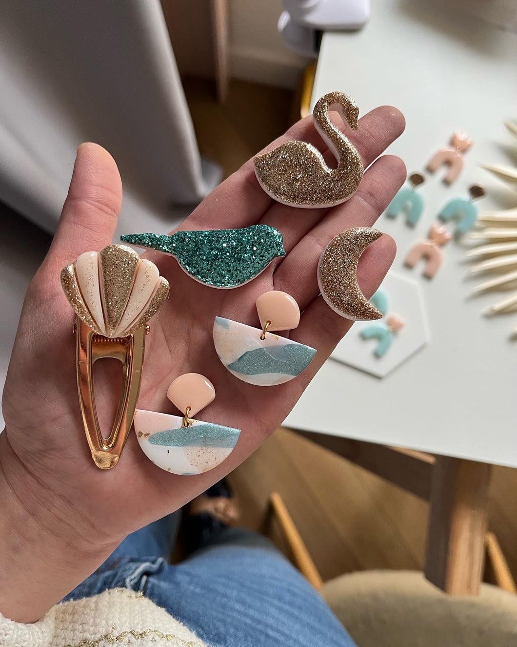 Broche poétique oiseau bleu